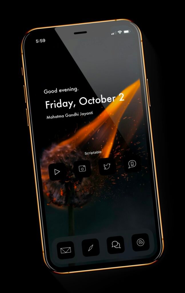 Celular com apps de viagem abertos